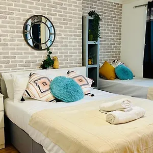 Whites Bed and breakfast